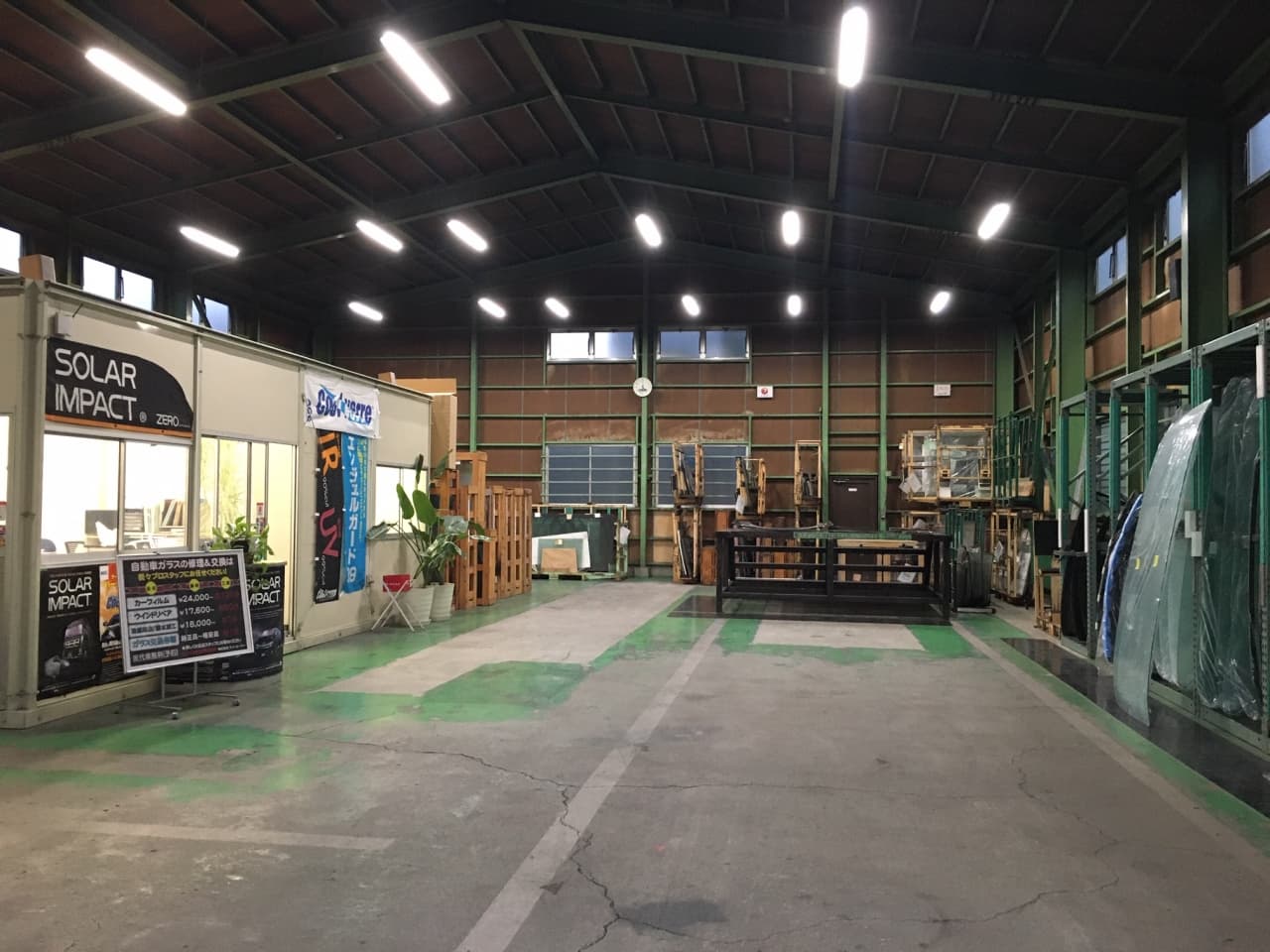 大型車専用の巨大ストックヤード